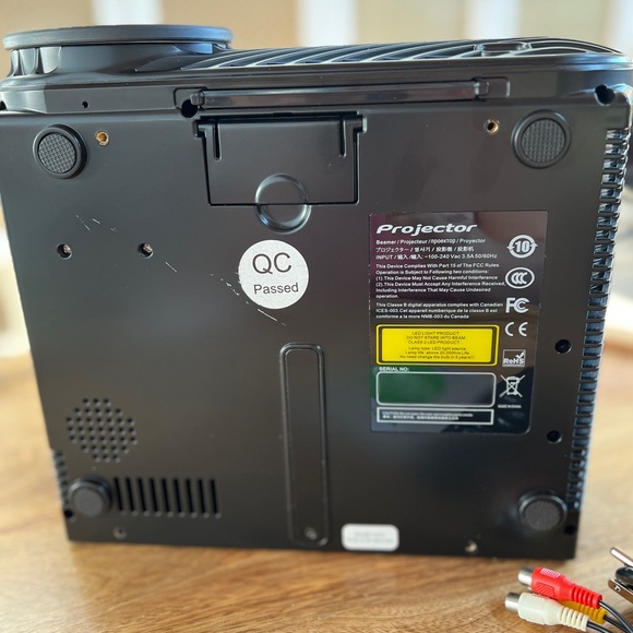 GooDee 3600 Lumens HD Video Projector 180" LCD Movie Projector - Picture 13 of 14